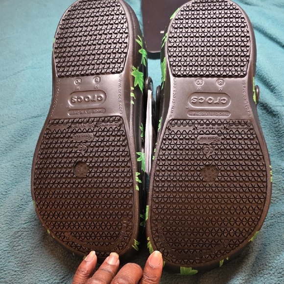 CROCS Black Clogs with Green Leaf Design - Picture 7 of 9